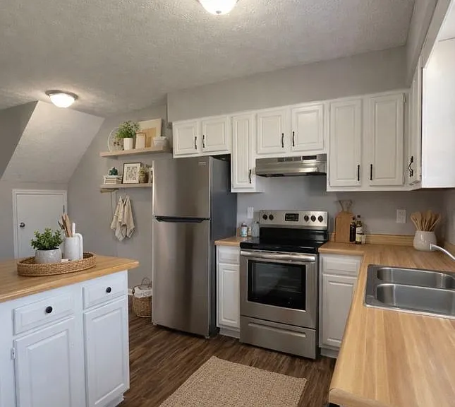417 Garden City Dr — Photo 1