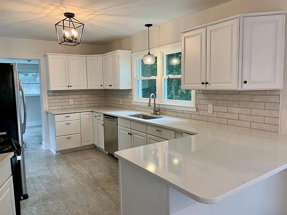 Beautiful kitchen with breakfast bar