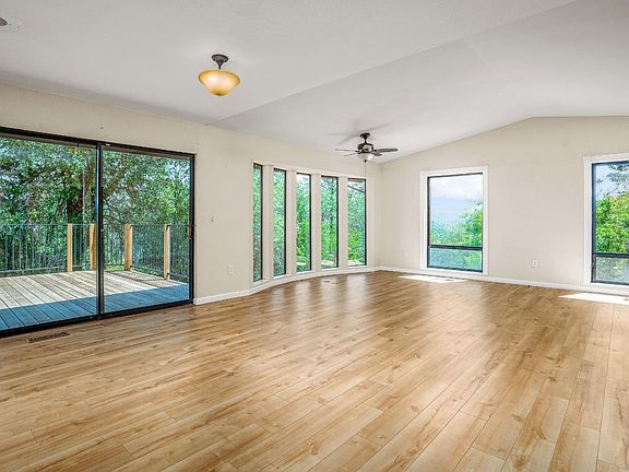 2nd image of 960 Ciceri Dr
