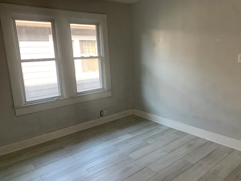 1109 N Bosart Ave — Photo 8