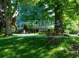 9 Woodstock Ln, Pittsford, NY 14534