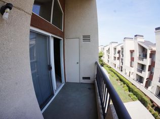 5540 Owensmouth Ave APT 302, Woodland Hills, CA 91367