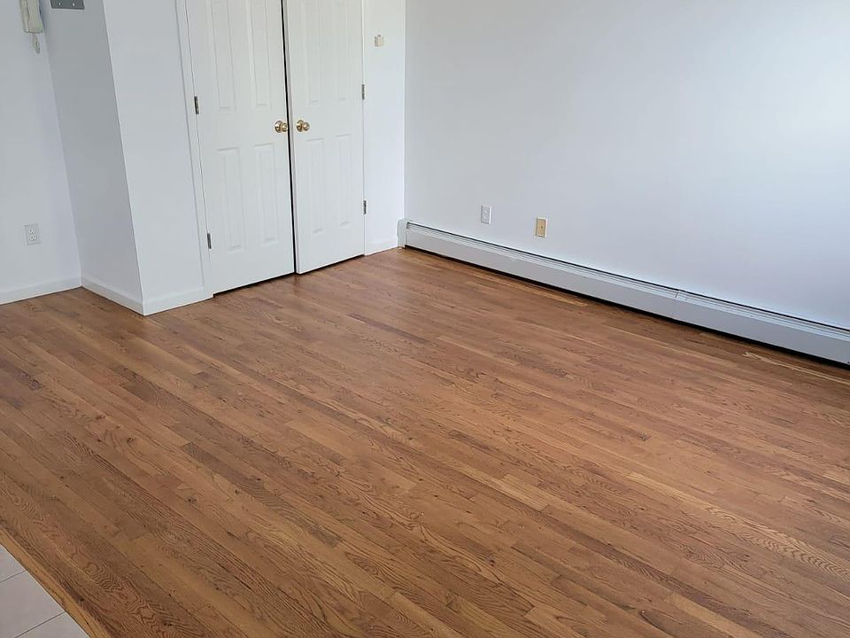 2nd image of 133 Hillside Pl APT 3