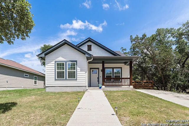 3 bed, 2.0 bath, 1306 sqft, $2,200 — Photo 2