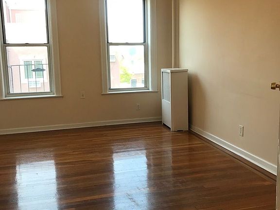 4th image of 2570 37th St APT 2