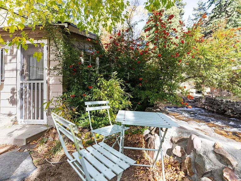 S Maxfield Dr — Photo 3