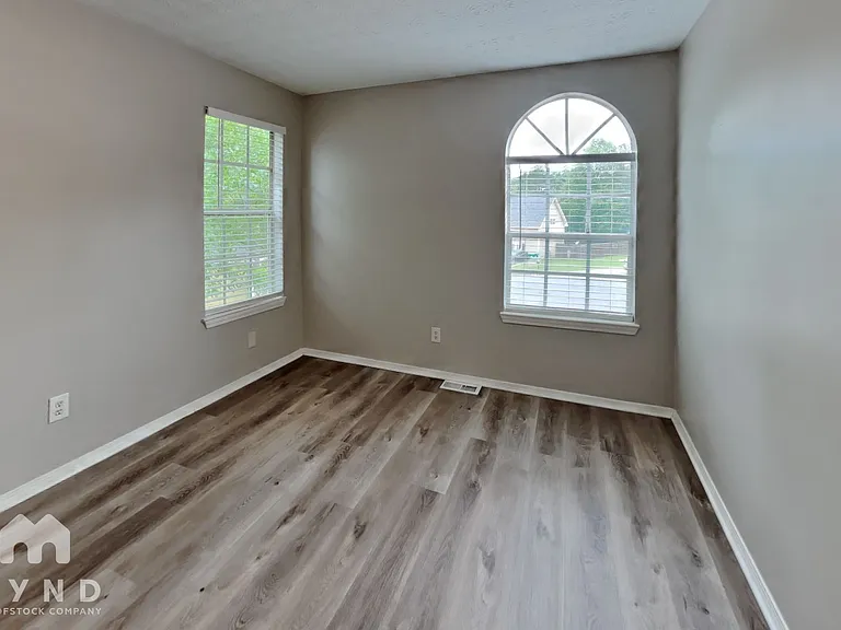 2933 Riverwalk Cv — Photo 15