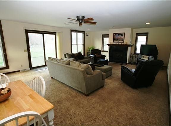 3rd image of 5688 Williamsburg Way