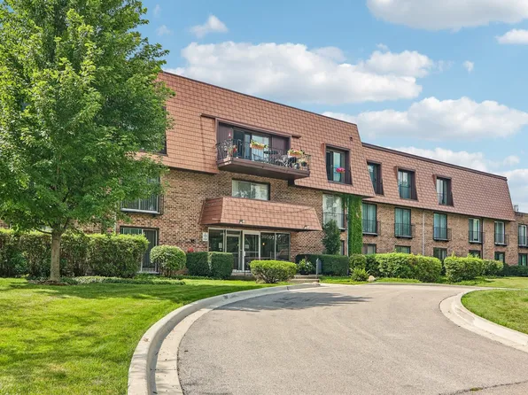 3950 Dundee Rd #203, Northbrook, IL 60062