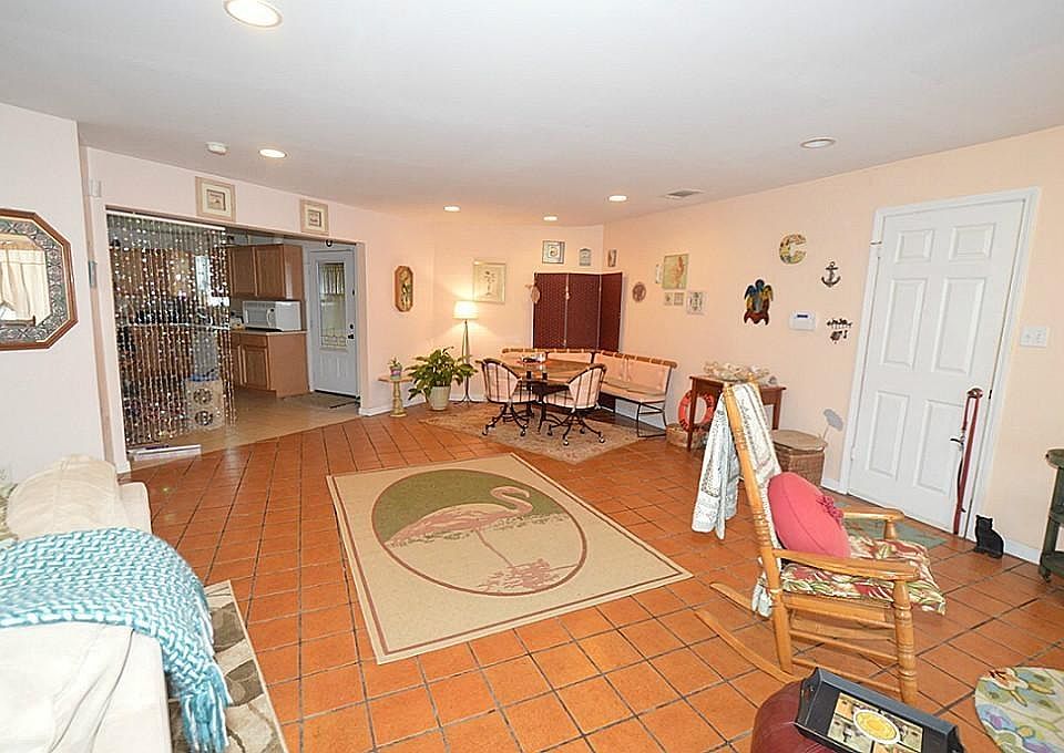 1st image of 5724 McCullough Ave