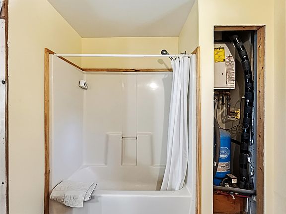 5th image of 212 Campbell Road