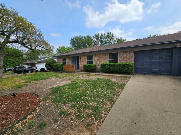 1109 W Redbud Dr