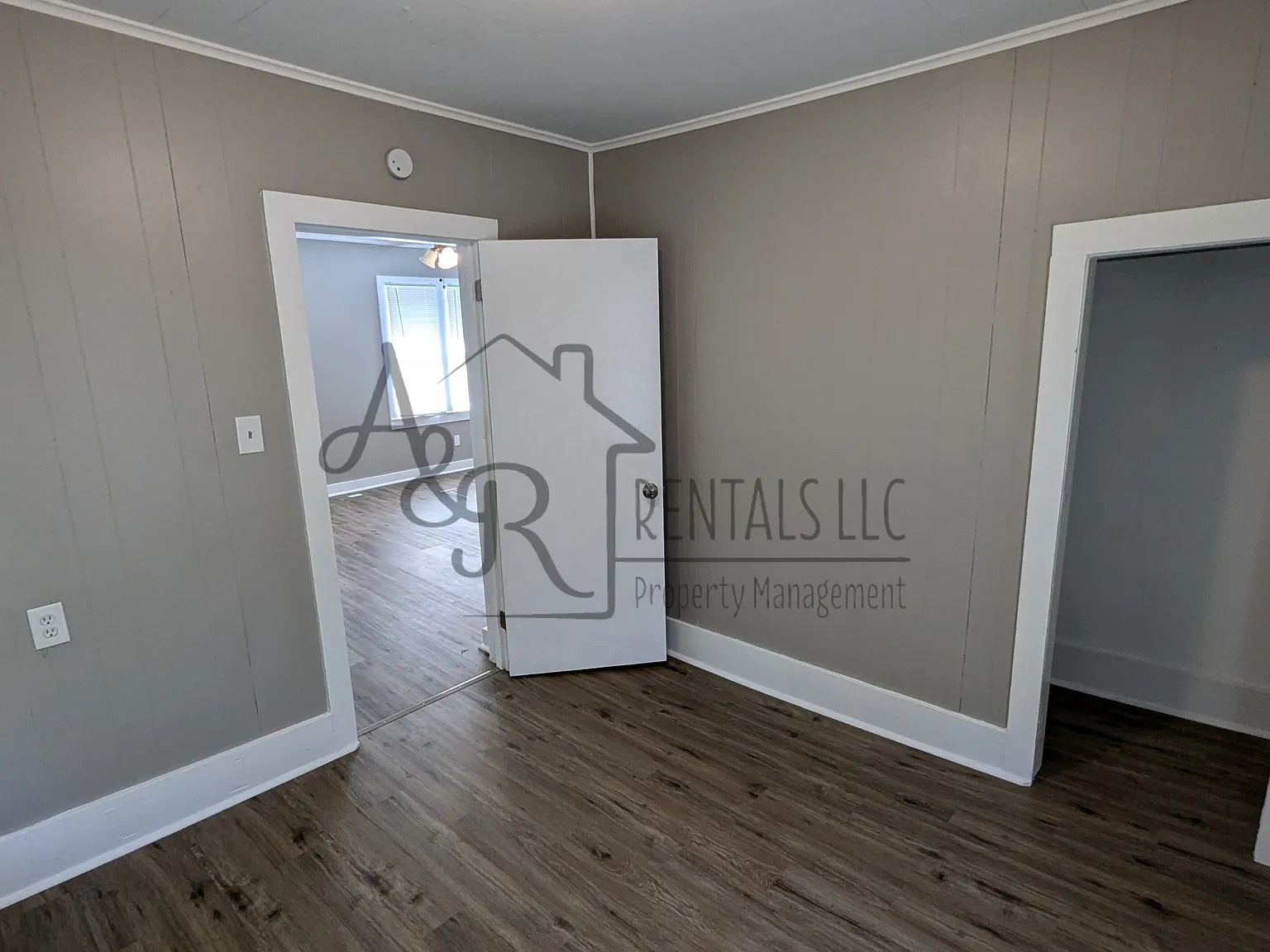 908 East 8th Street - 1 — Photo 2