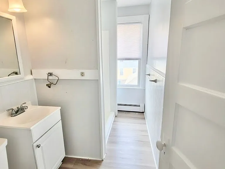 25 Read Ave — Photo 8