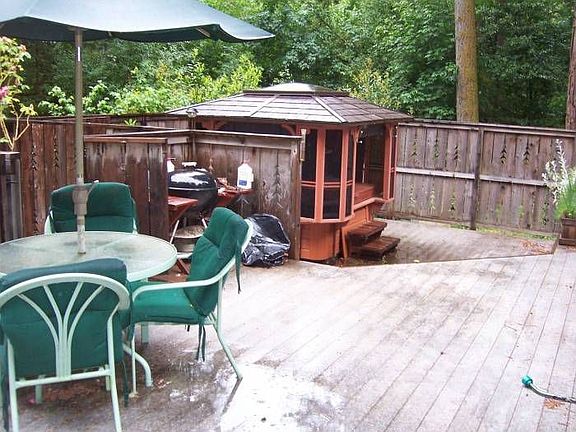 Deck with patio & hot tub