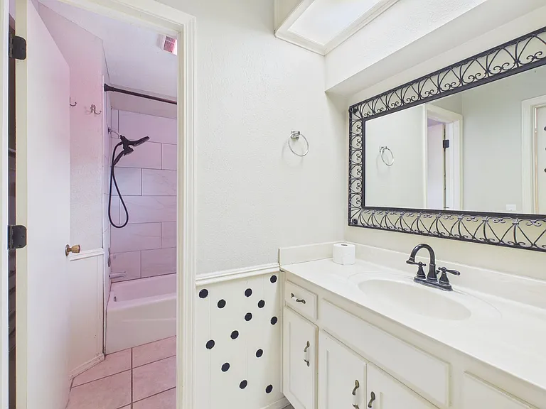 5822 Syracuse Dr — Photo 35