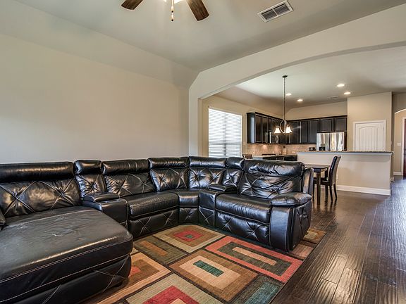 4th image of 628 Sundrop Dr