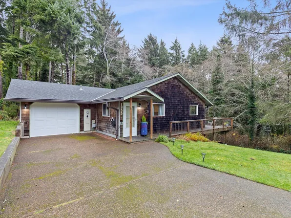 1955 NE 12th St, Lincoln City, OR 97367