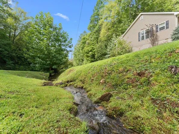 408 Queen Branch Rd, Franklin, NC 28734