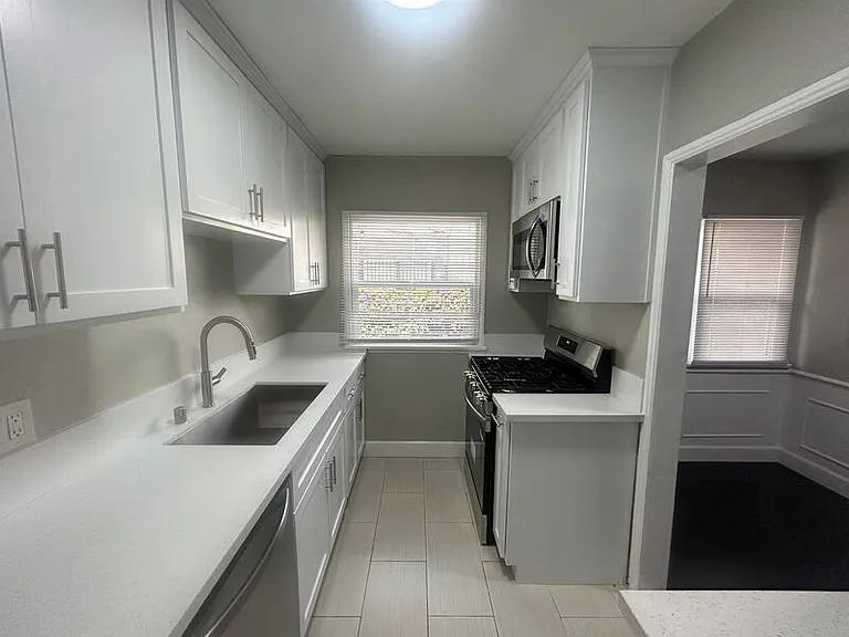 1323 S Highland Ave — Photo 8