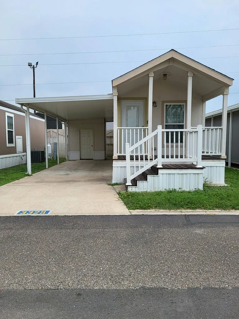 1 bed, 1.0 bath, 396 sqft, $1,300 — Photo 1