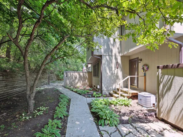 6387 Saint Johns Dr, Eden Prairie, MN 55346