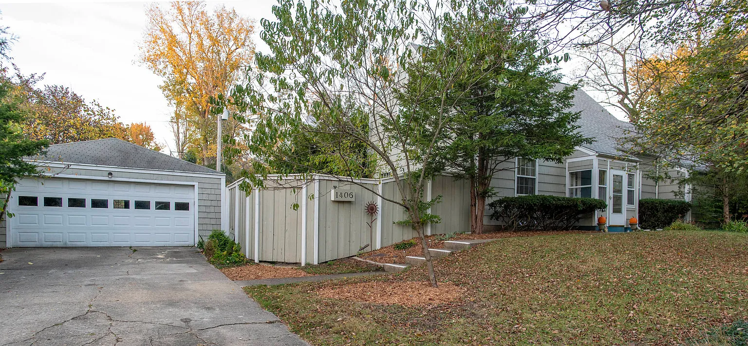 1406 W Green St photo 1