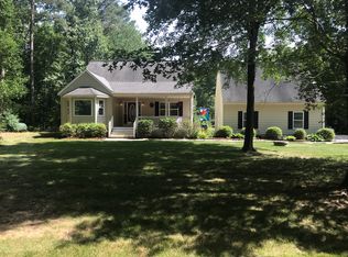 220 Woods Cove Ln, Mathews, VA 23109