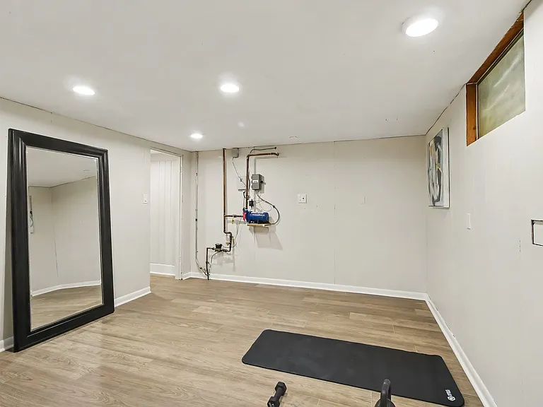 538 N Broadway Ave — Photo 30