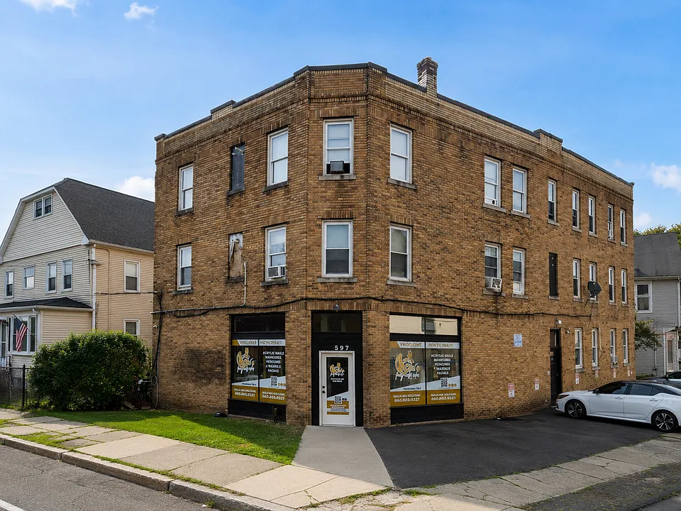 597 East St #3N