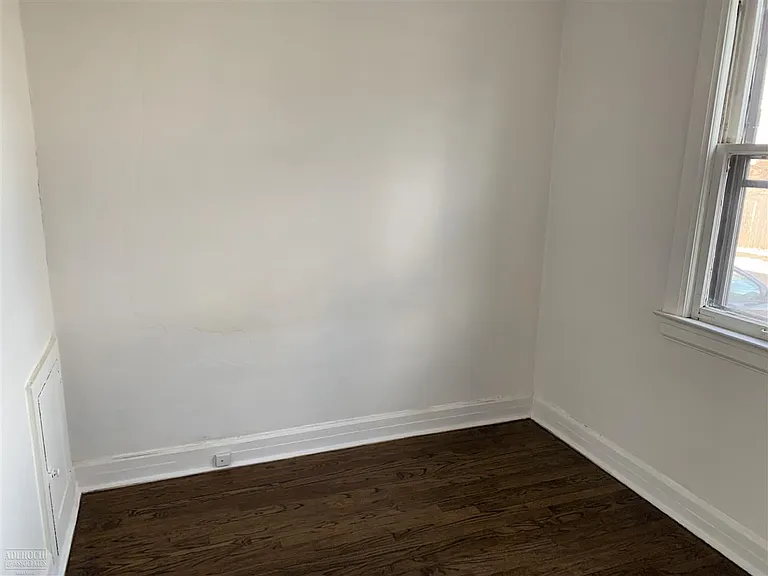 1092 Beaconsfield Ave — Photo 12