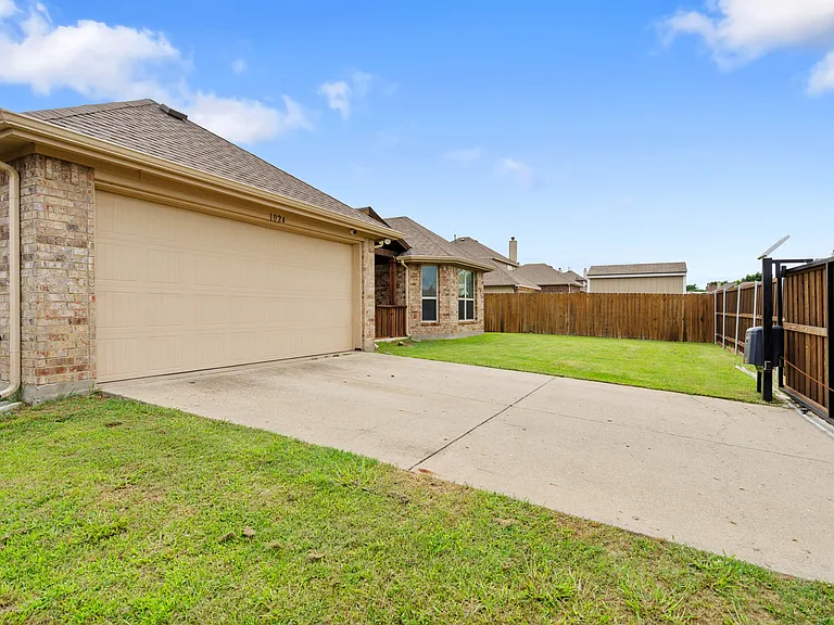 1024 Hidden Creek Dr — Photo 25