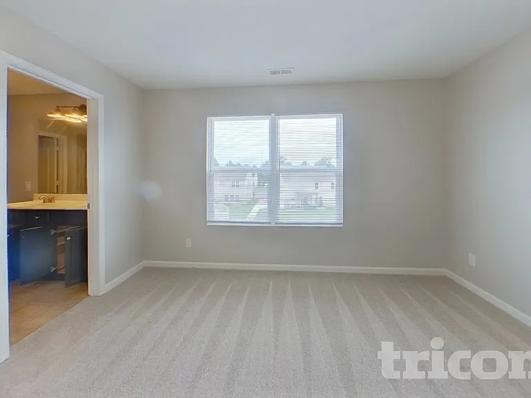 1048 Silverberry St — Photo 6