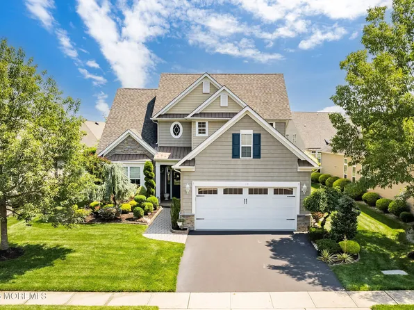 19 E Francesa Court, Farmingdale, NJ 07727