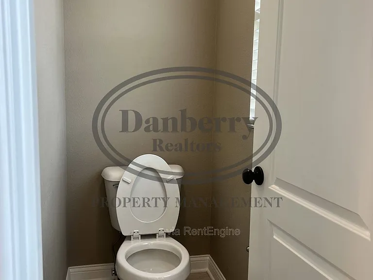 8914 Red Hawk Ct — Photo 11