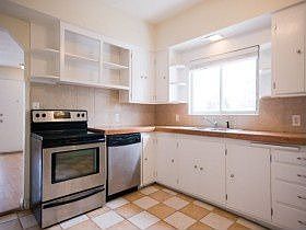 3rd image of 1112 E Elgin Ave