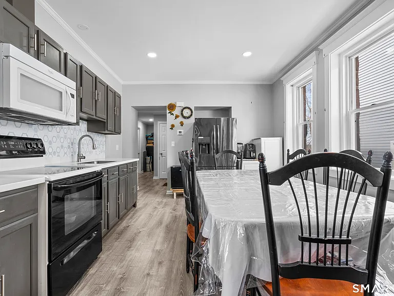 21 Hinman St #1 — Photo 2
