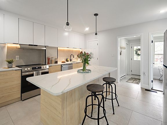 2nd image of 33 Thurston Ave #33