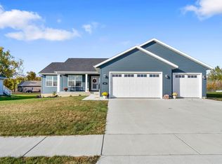 400 SW Matthew St, Independence, IA 50644