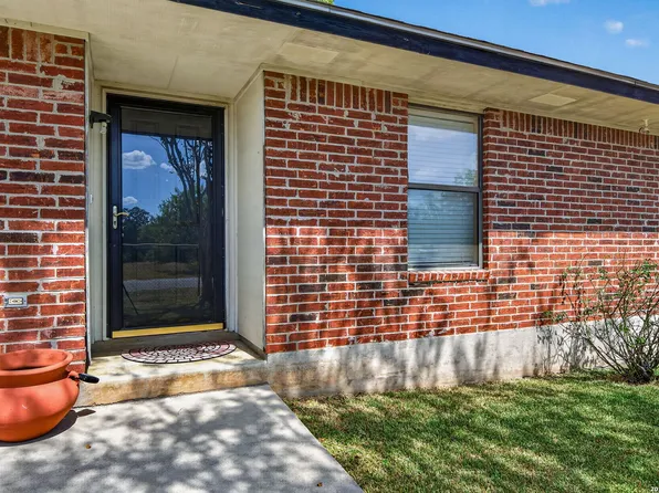 325 WENDY LN, Seguin, TX 78155