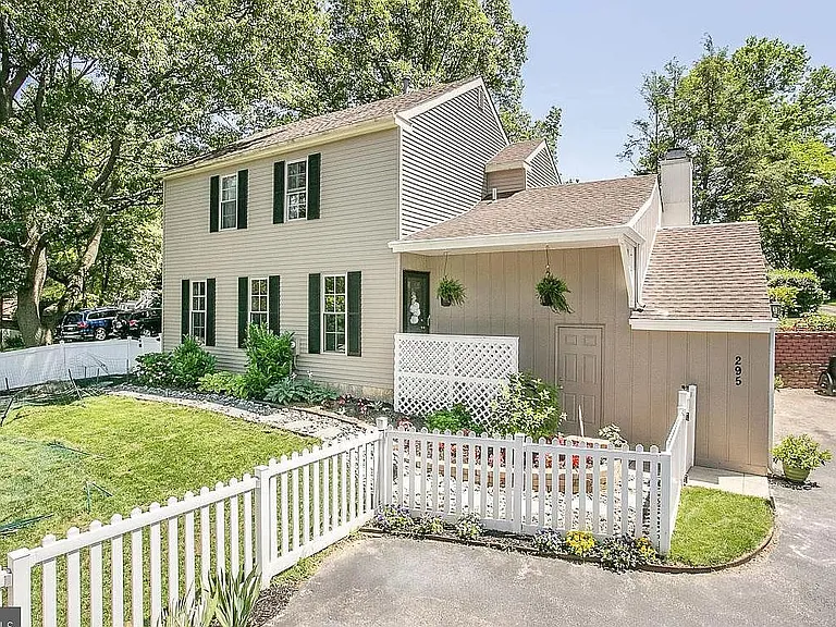 295 Sugartown Rd — Photo 1