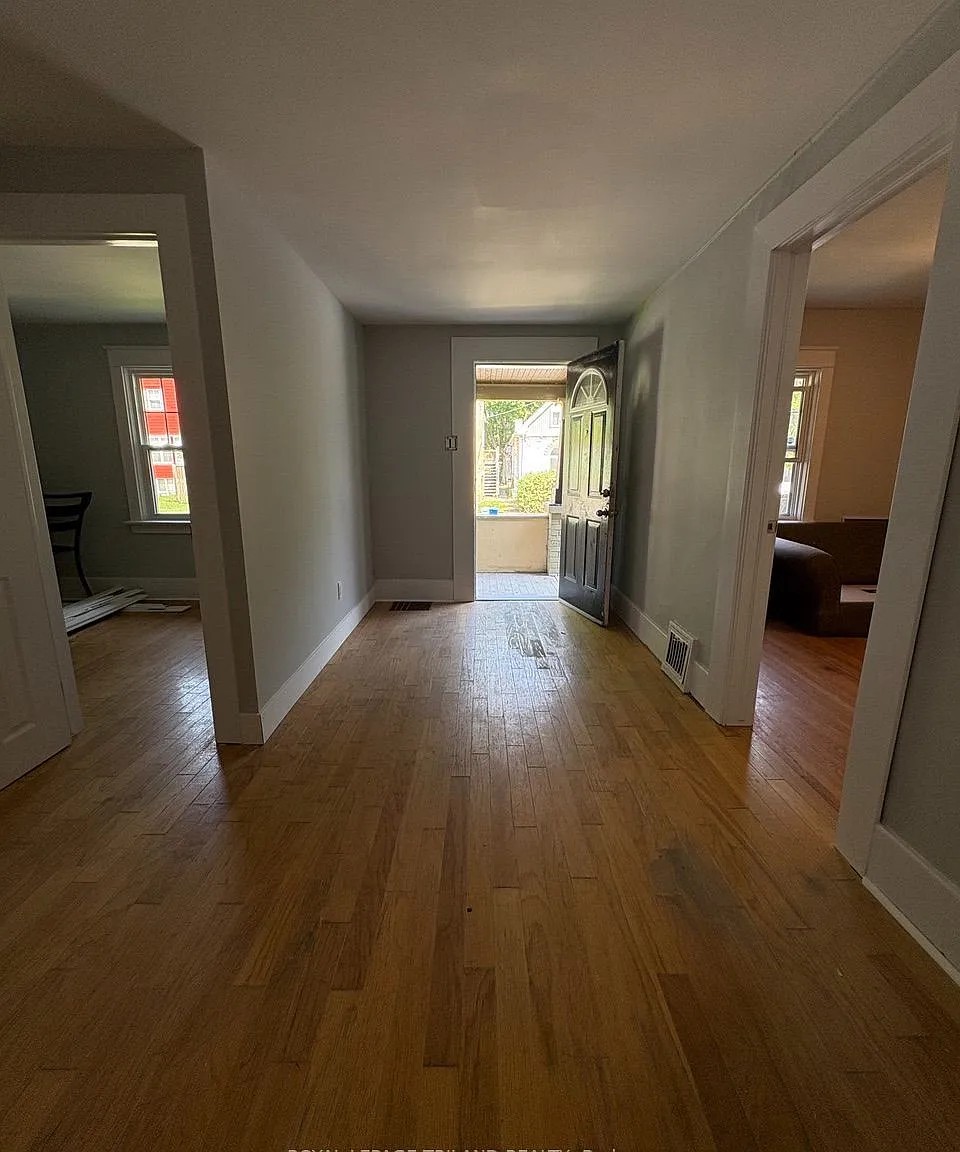 3 bed, $2,400 — Photo 2