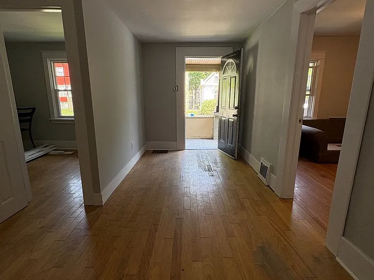193 Huron St — Photo 2