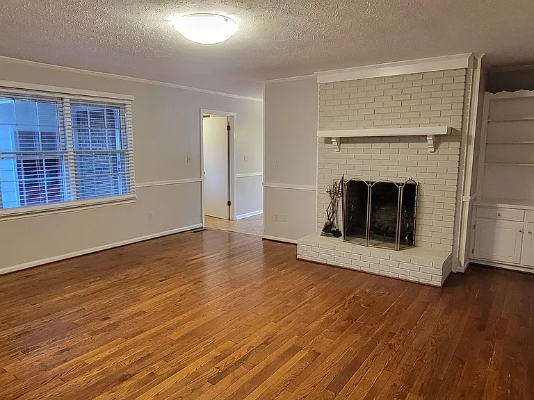 253 Chickering Rd — Photo 24