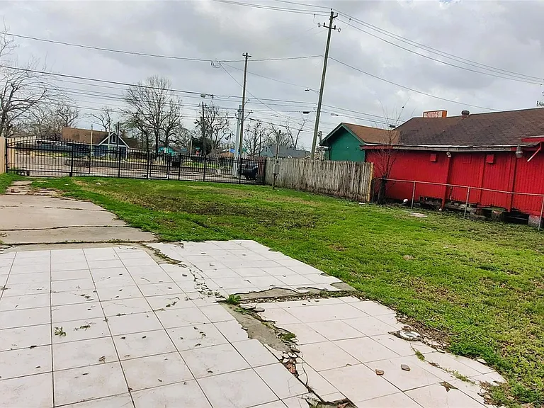 4605 Fulton St — Photo 13