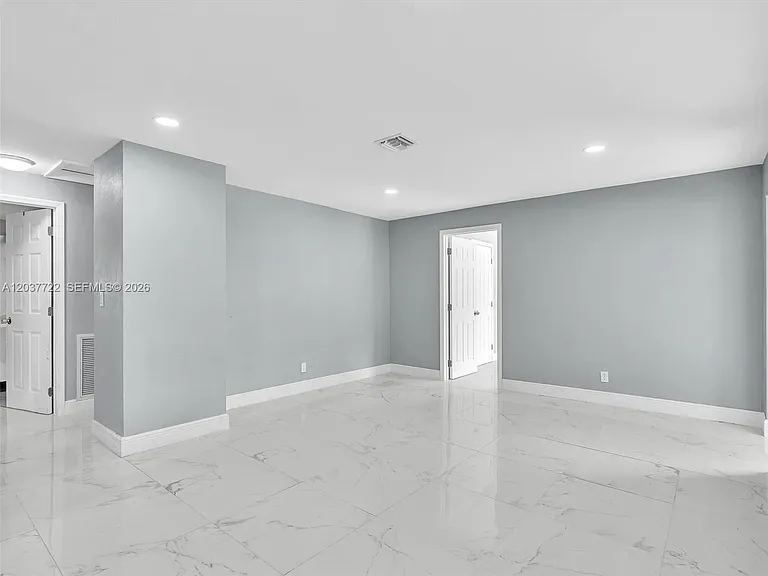 157 NE 6th Ct — Photo 11