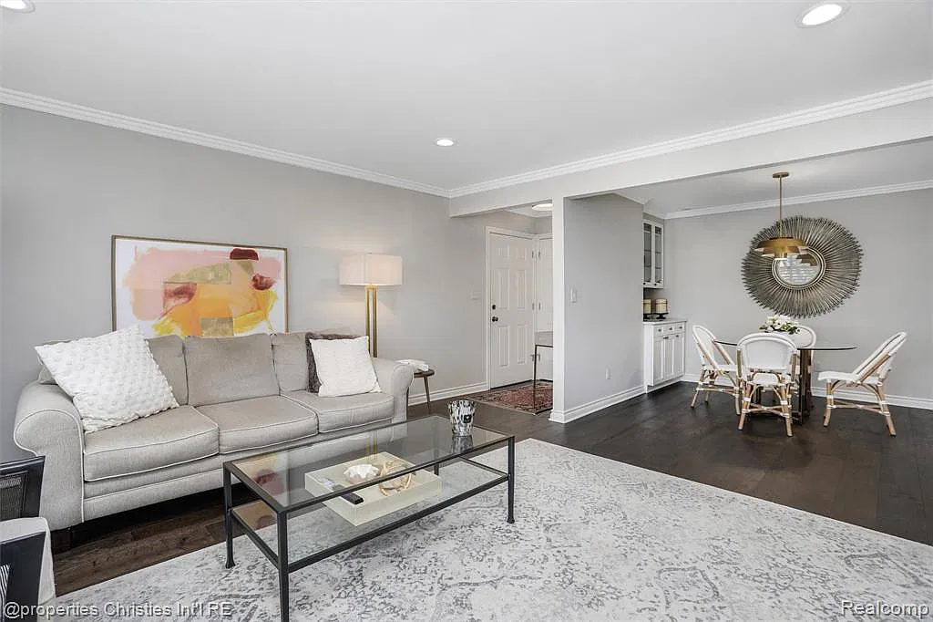 2 bed, 2.0 bath, 1209 sqft, $3,500 — Photo 3