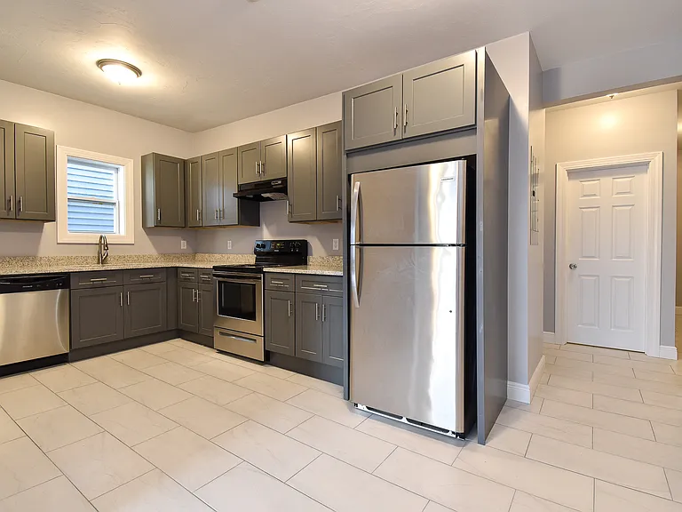 525 Charles St #2 — Photo 5