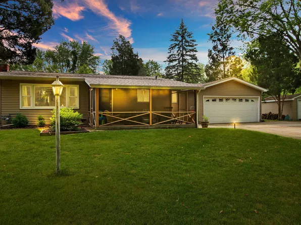 25605 W Old Grand Ave, Ingleside, IL 60041