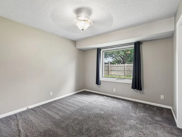 1632 Dodge St — Photo 2